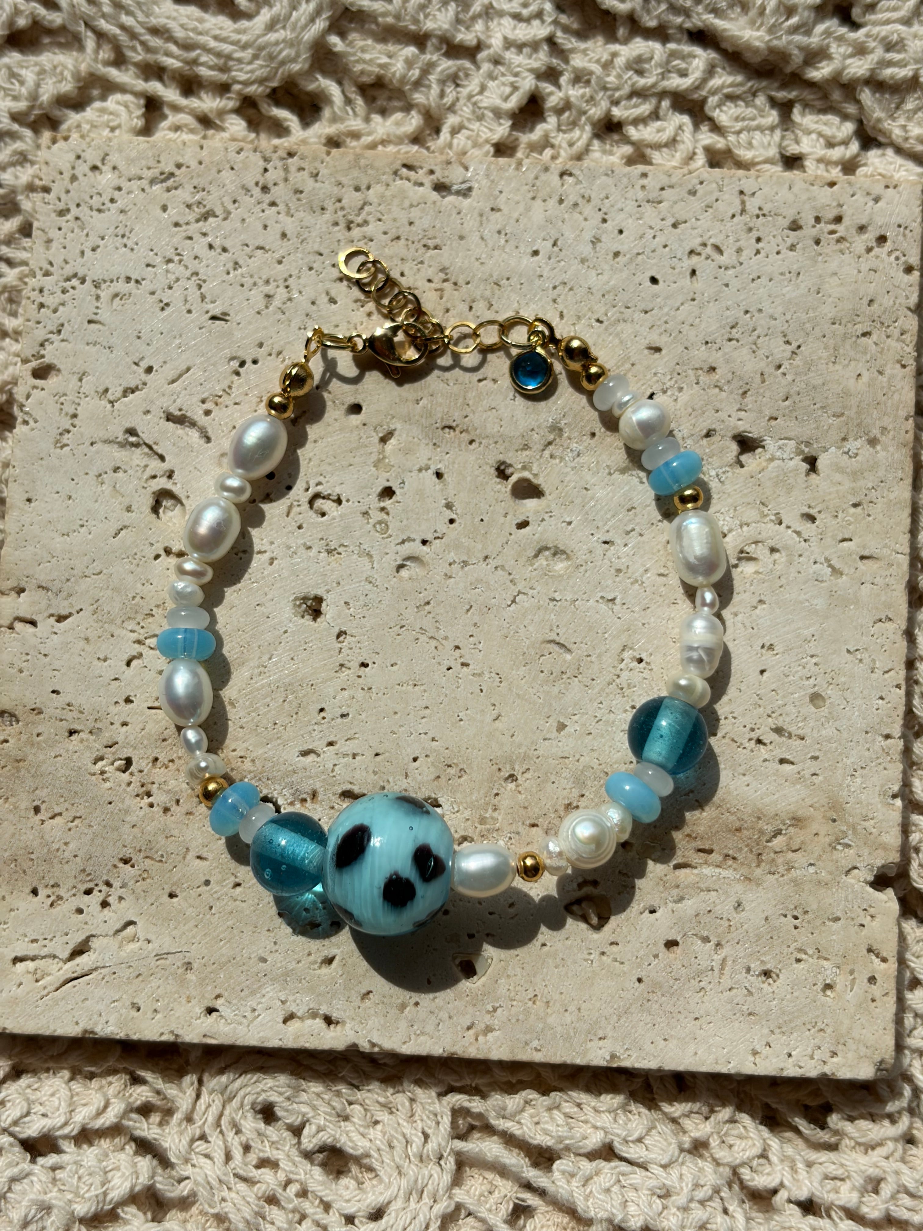 BLUE BERRY - vergoldetes Perlenarmband