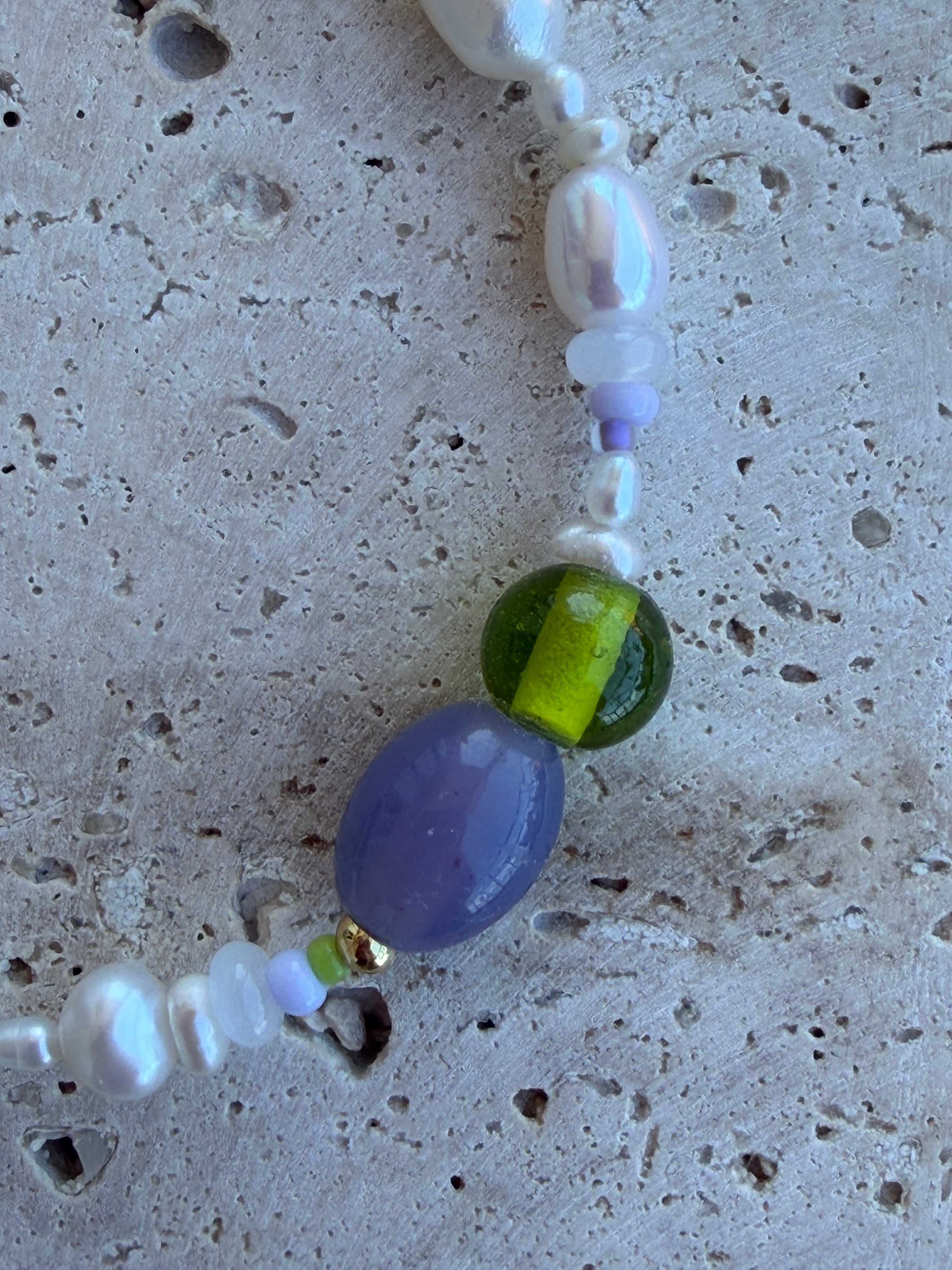 VIOLET - vergoldetes Perlenarmband