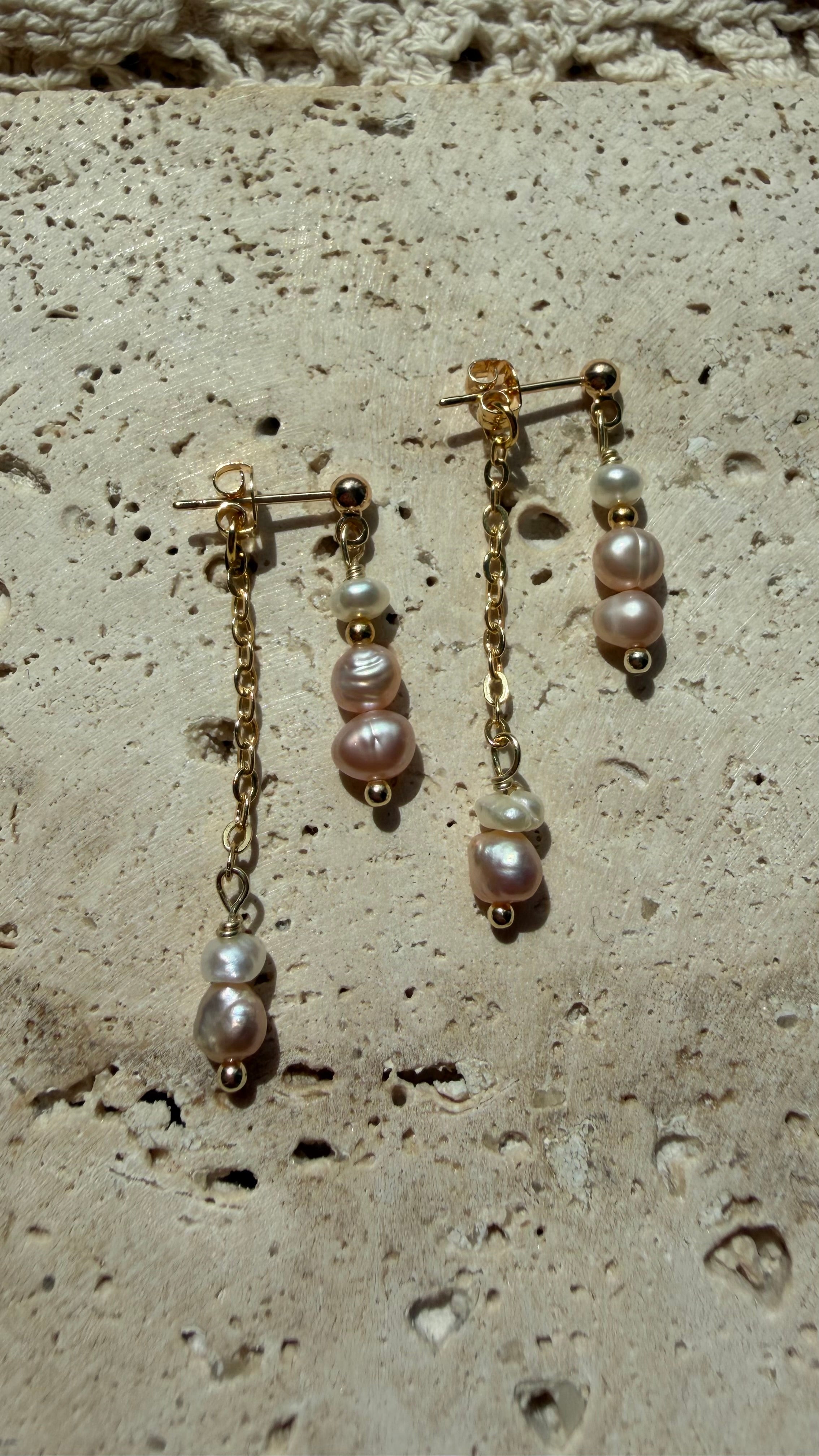 ROSE PEARL - vergoldete Perlenohrstecker