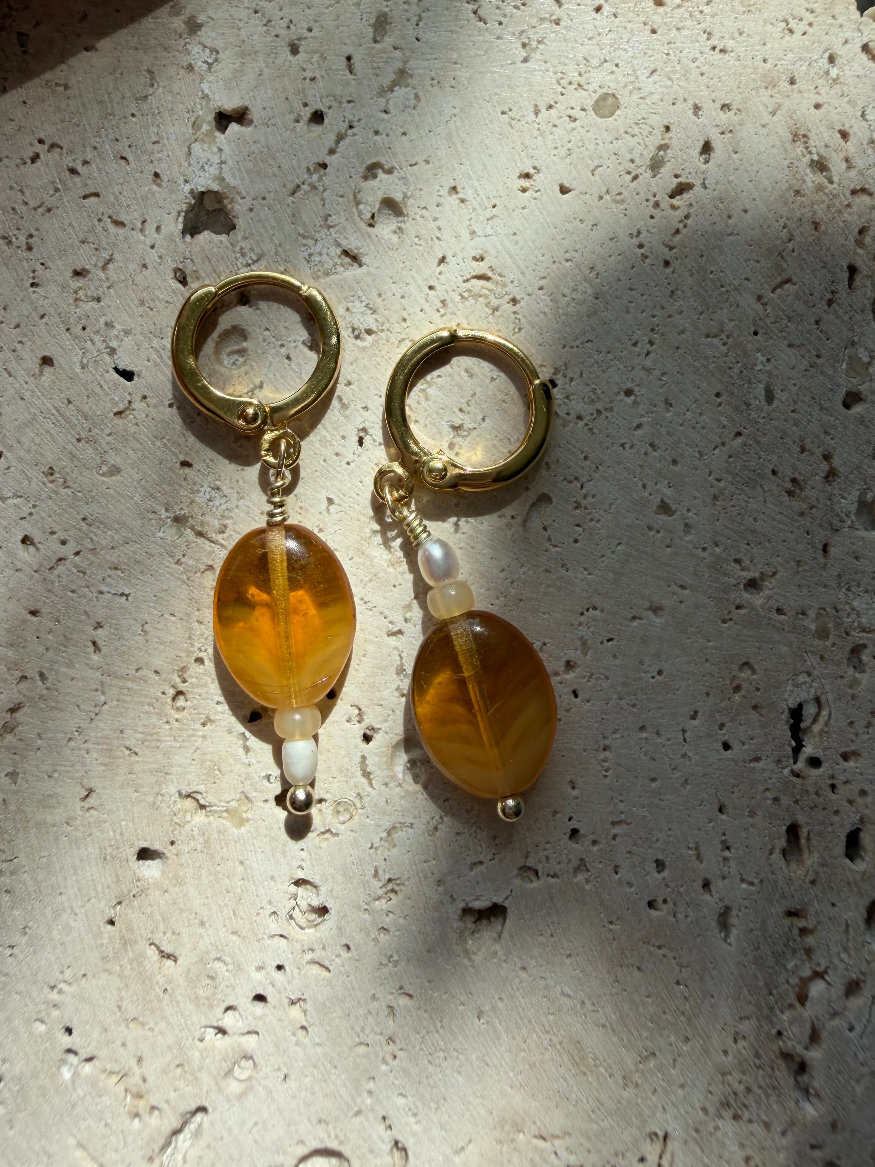 GOLDEN HOUR - vergoldete Perlenohrringe