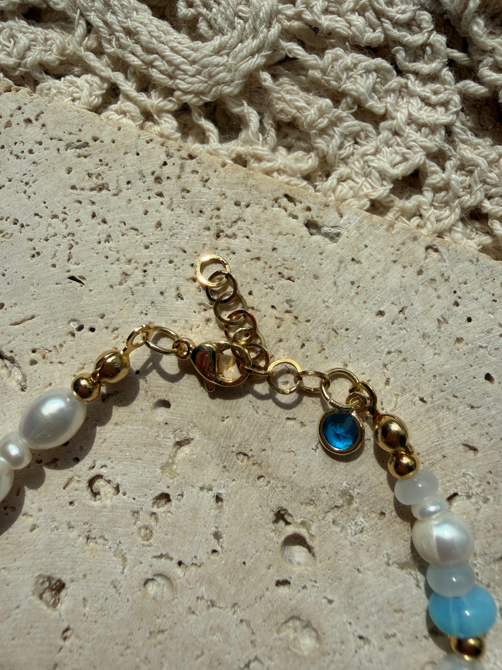 BLUE BERRY - vergoldetes Perlenarmband