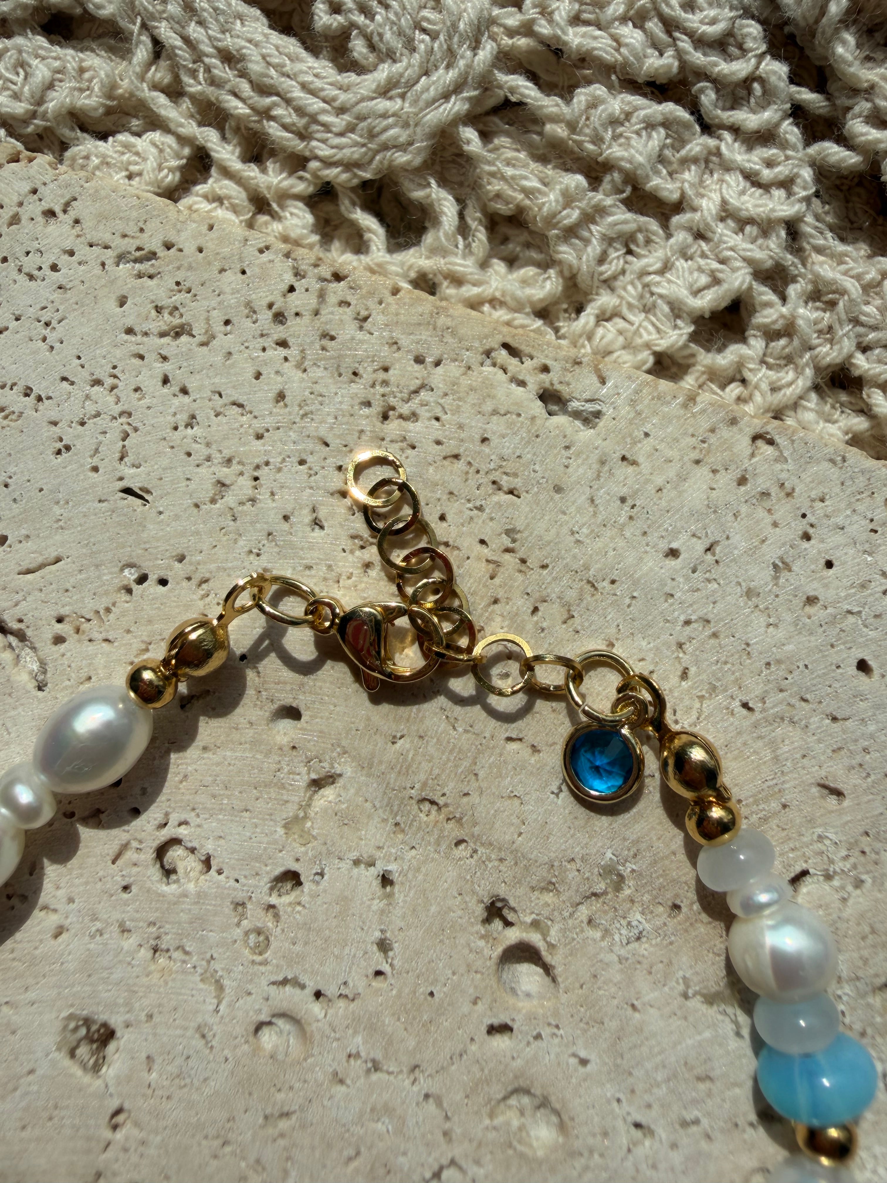 BLUE BERRY - vergoldetes Perlenarmband