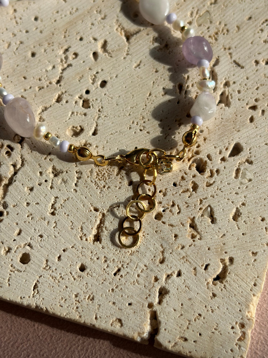 LILY - Amethyst Perlenarmband