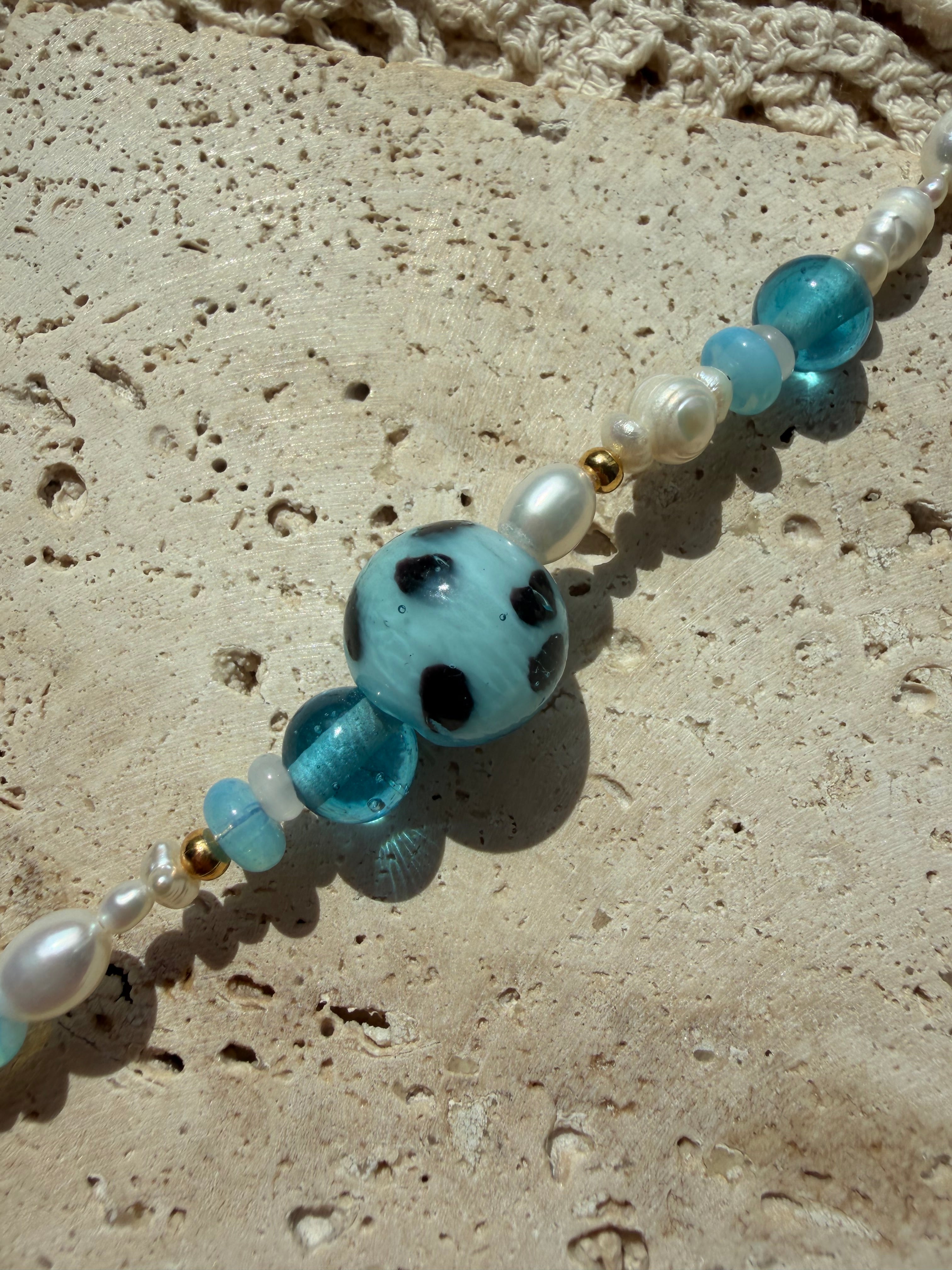BLUE BERRY - vergoldetes Perlenarmband