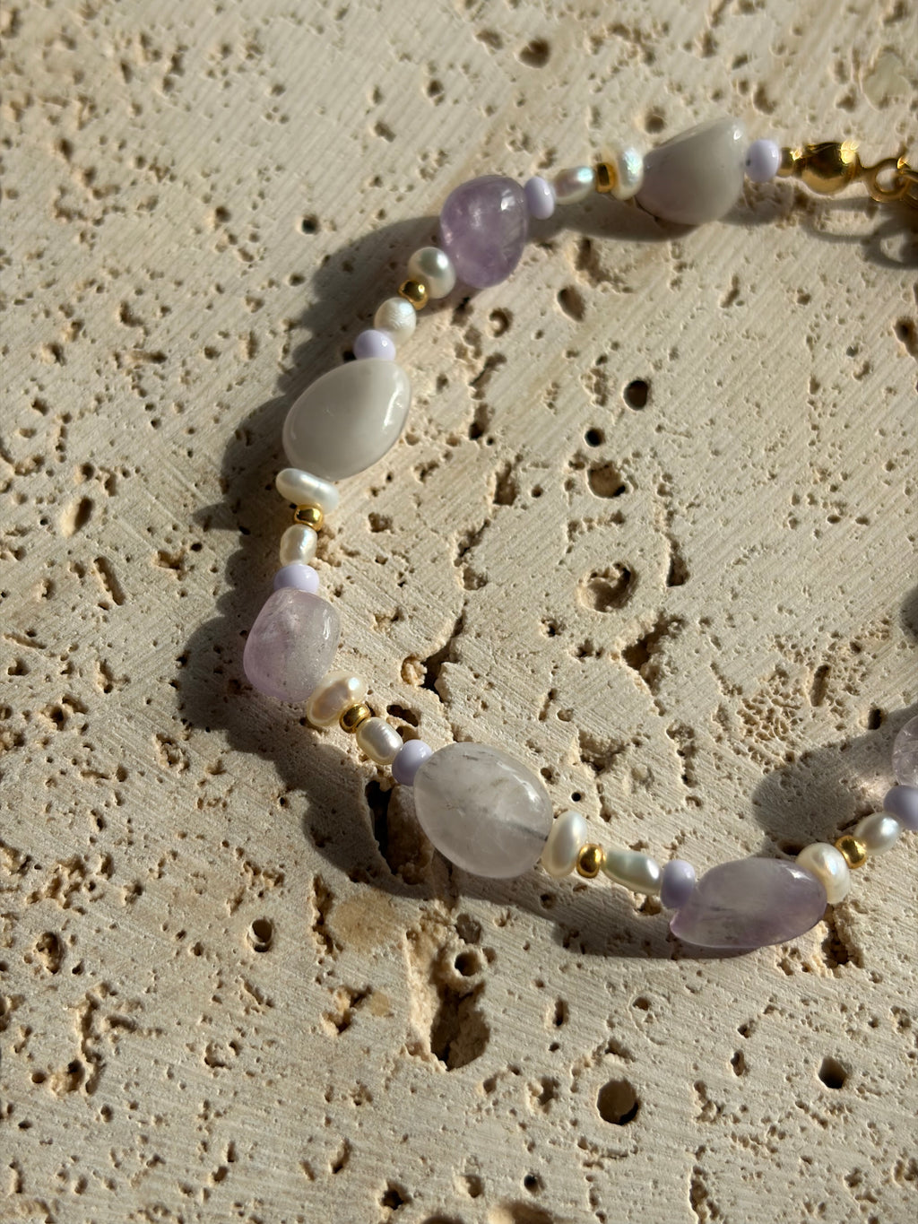 LILY - Amethyst Perlenarmband
