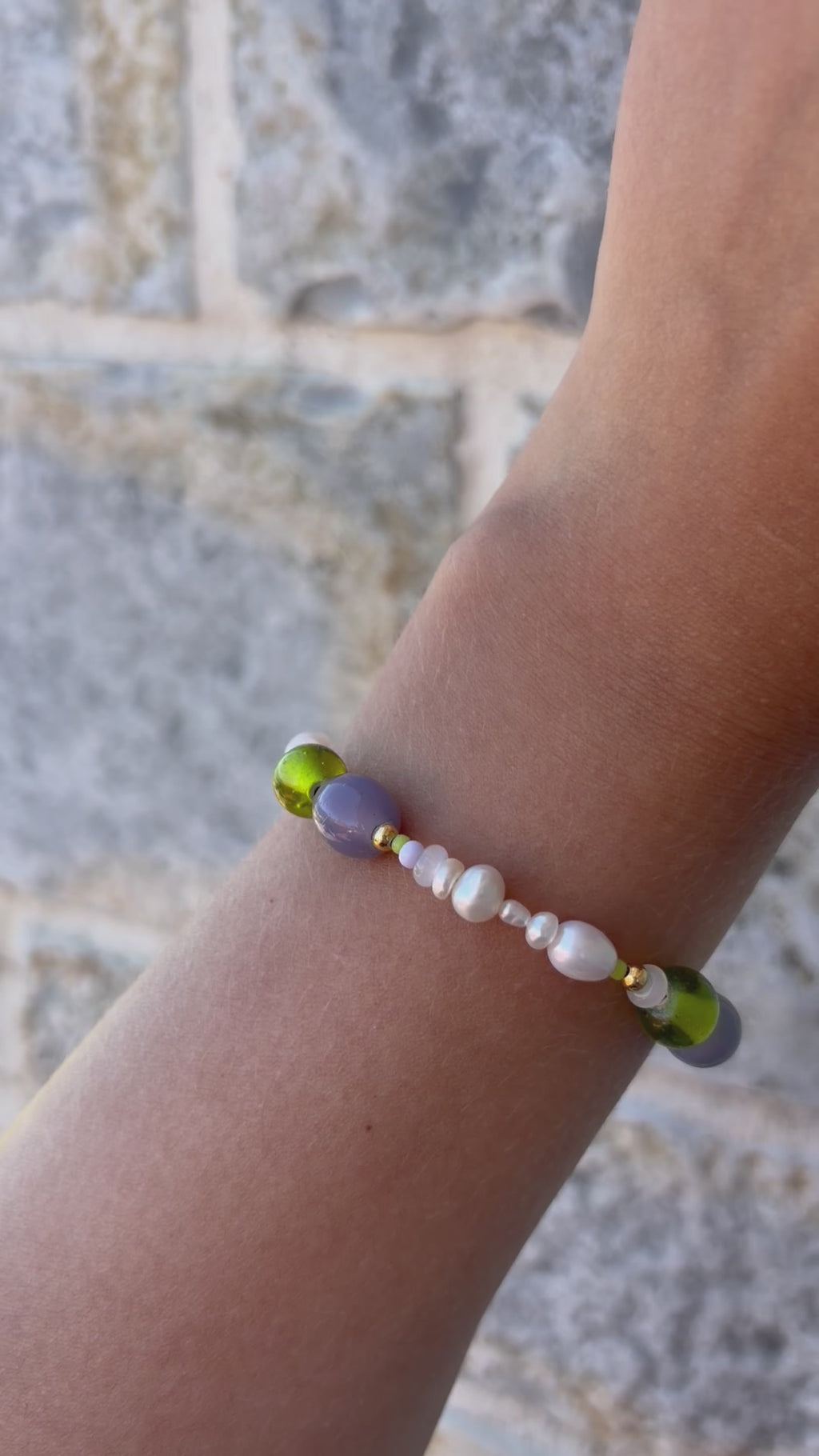 VIOLET - vergoldetes Perlenarmband